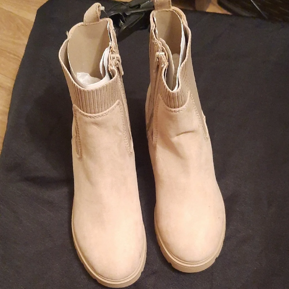 Womens Size 9 No Boundaries Beige Ankle Boots New With Tags Side Zipper - Picture 2 of 7
